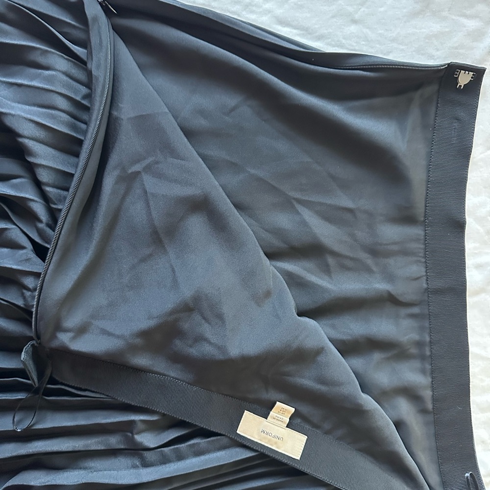Burberry Uniform Elegant Black Pleated Midi Skirt Size 8 - Picture 11 of 16